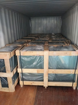 Semi-closed Plywood Crate Loading